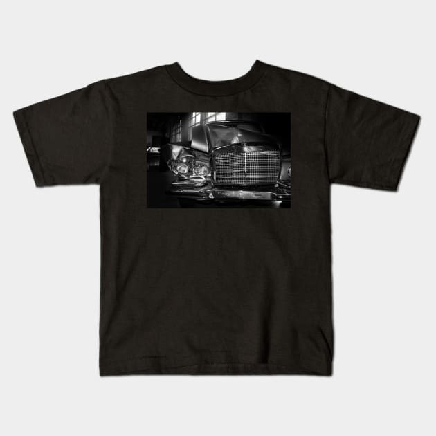 accident car, mercedes benz Kids T-Shirt by hottehue